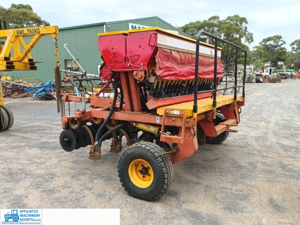 Duncan 19 run MK3 Renovator Seeder - photo 3