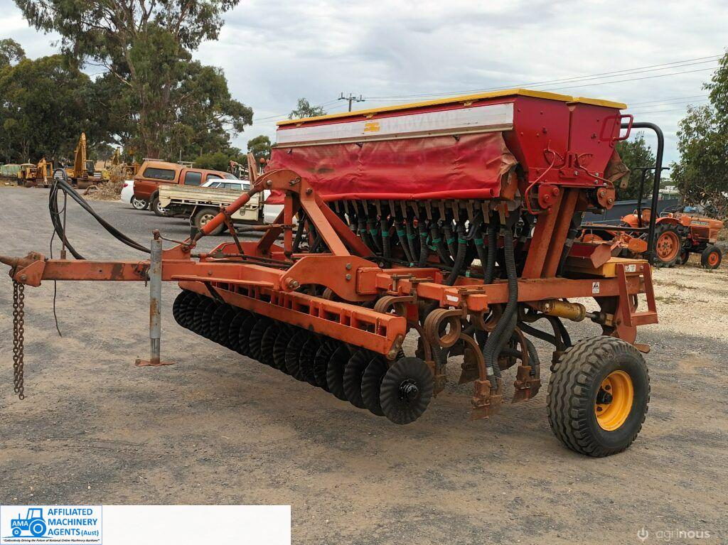 Duncan 19 run MK3 Renovator Seeder - photo 4