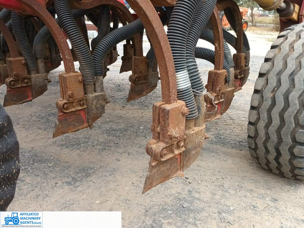 Duncan 19 run MK3 Renovator Seeder - photo 5