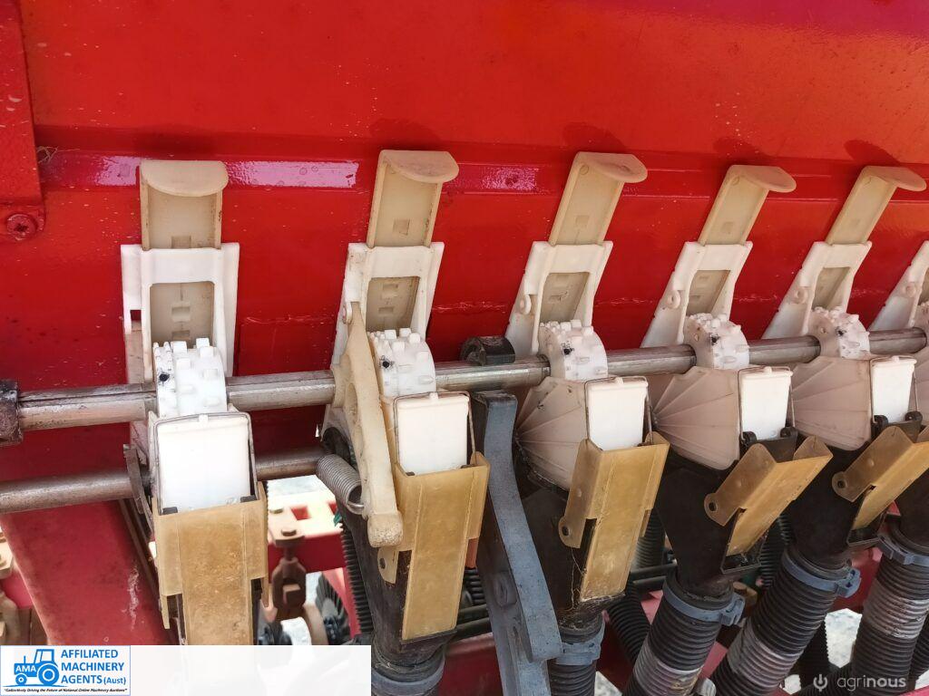 Duncan 19 run MK3 Renovator Seeder - photo 7