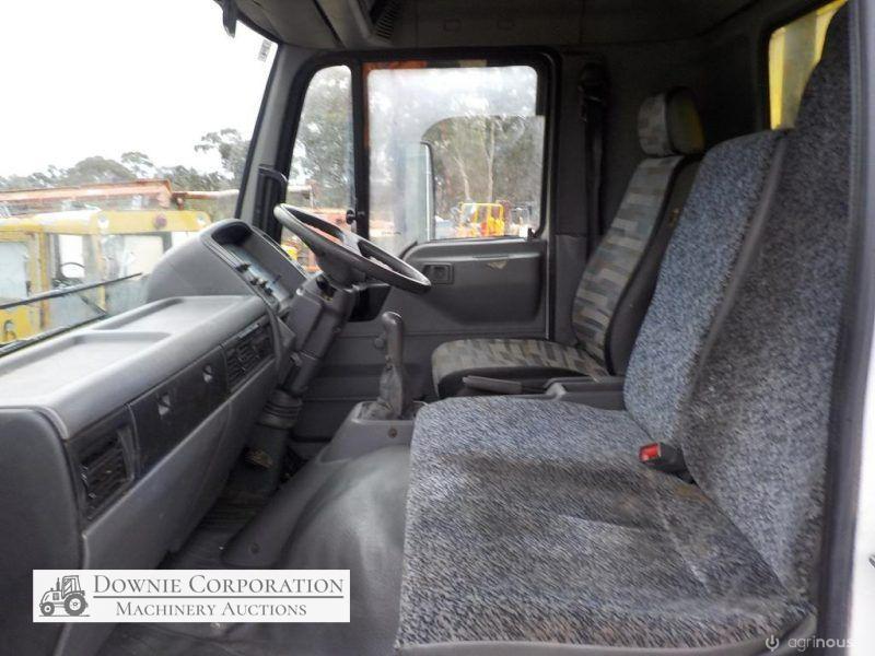 2007 Hino FC Furniture Truck - photo 2