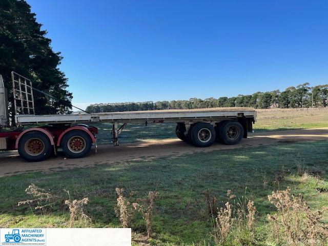 1974 Loadmaster 30ft Tandem Flat Top Trailer (VIN no. 4598951) - USED - photo 2