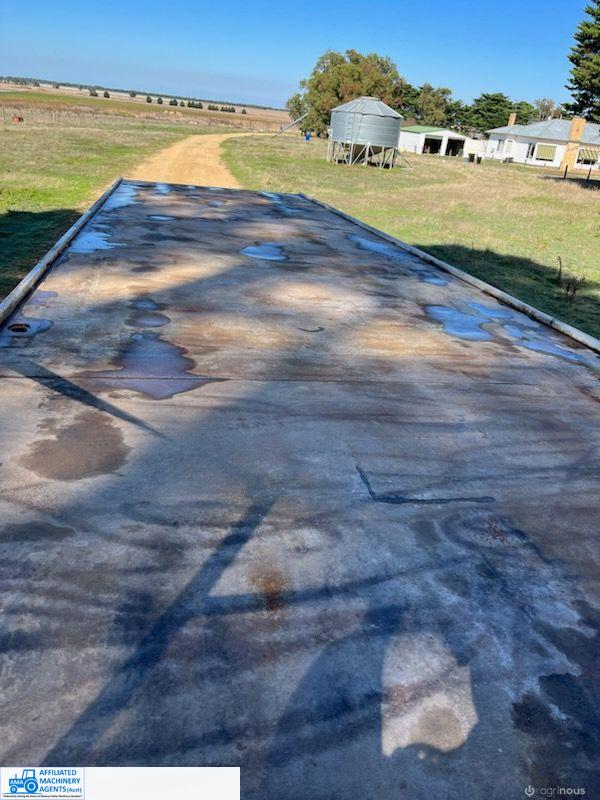 1974 Loadmaster 30ft Tandem Flat Top Trailer (VIN no. 4598951) - USED - photo 4