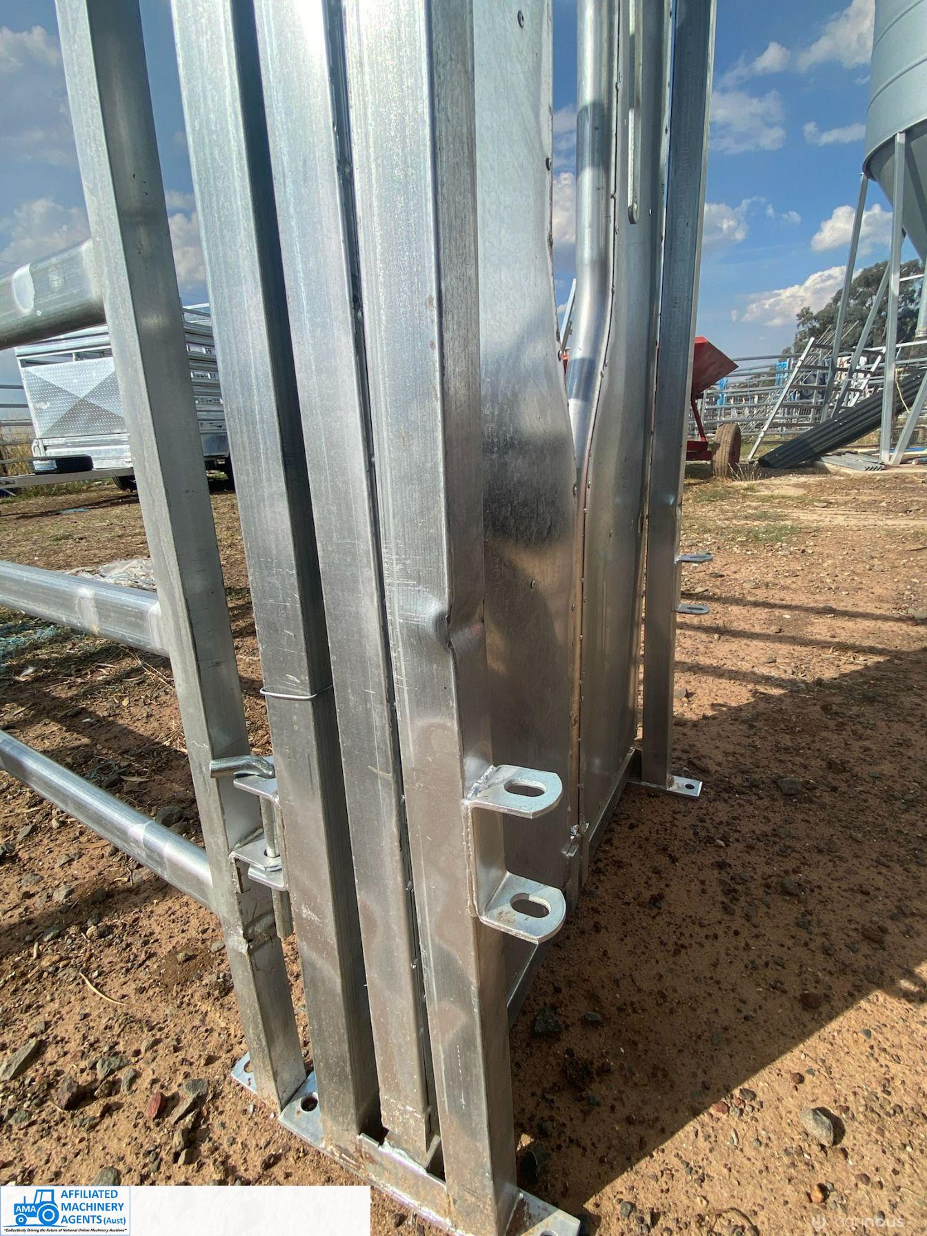Galv Cattle Crush (New Damaged) - photo 14