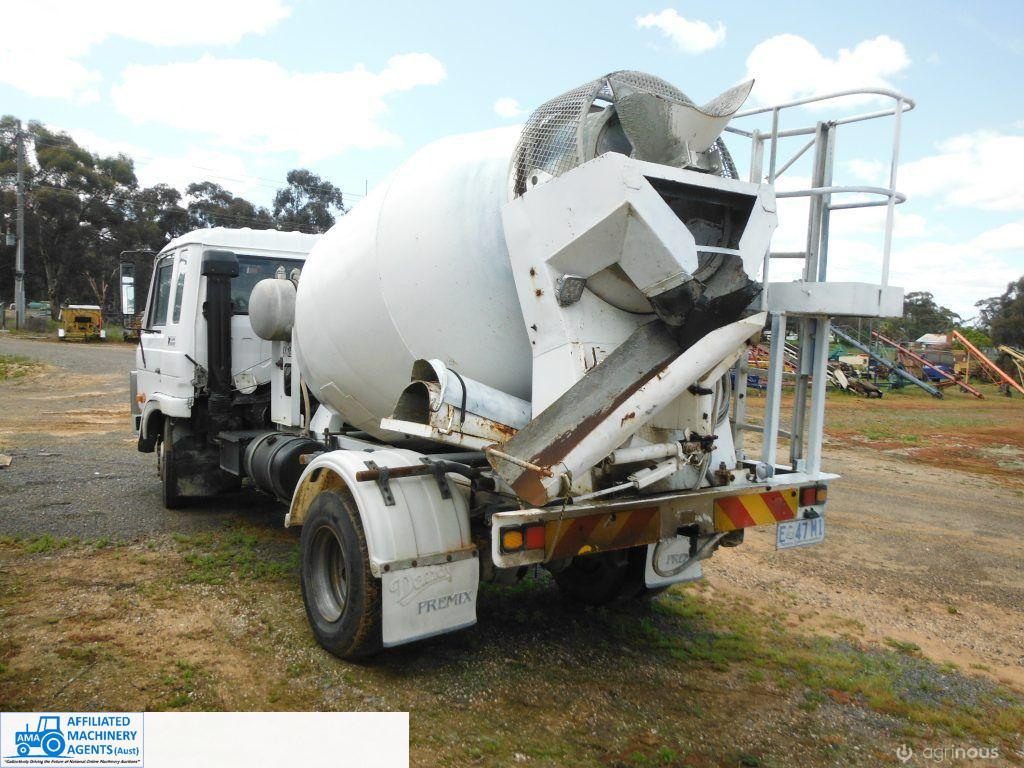 UD CM-160 with Concrete Agitator - photo 4