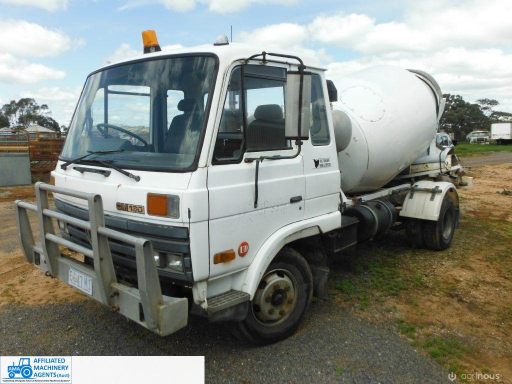 UD CM-160 with Concrete Agitator
