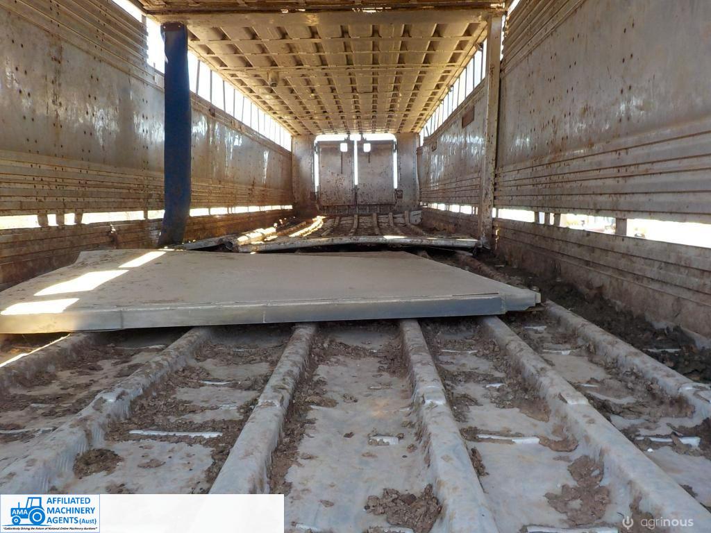 2004 Shanks "B" 2x4 Livestock Trailer (Damaged) - photo 3