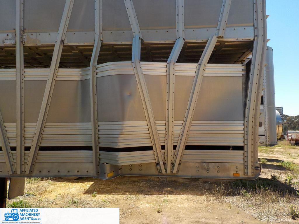 2004 Shanks "B" 2x4 Livestock Trailer (Damaged) - photo 6