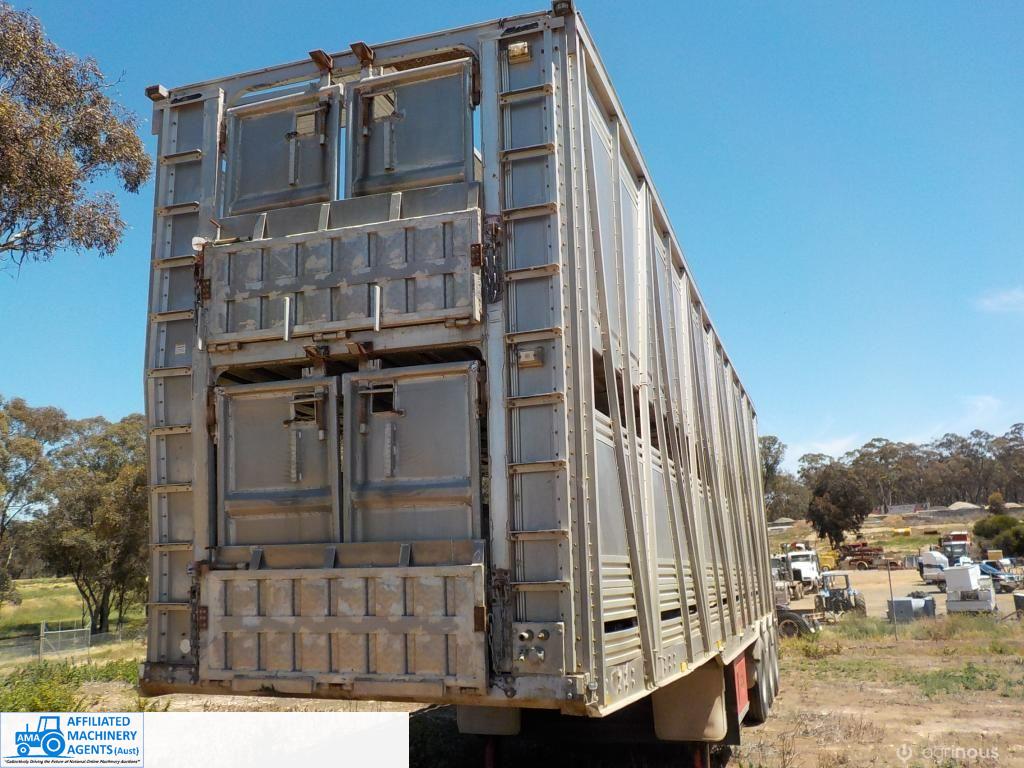 2004 Shanks "B" 2x4 Livestock Trailer (Damaged) - photo 2