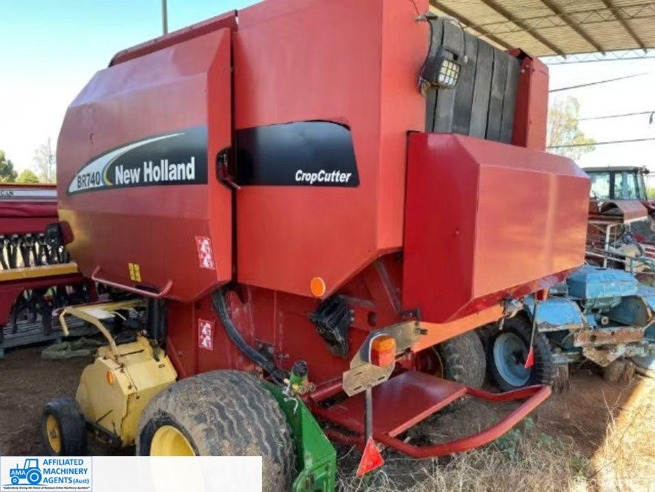 New Holland BR-740 Crop Cutter Round Baler