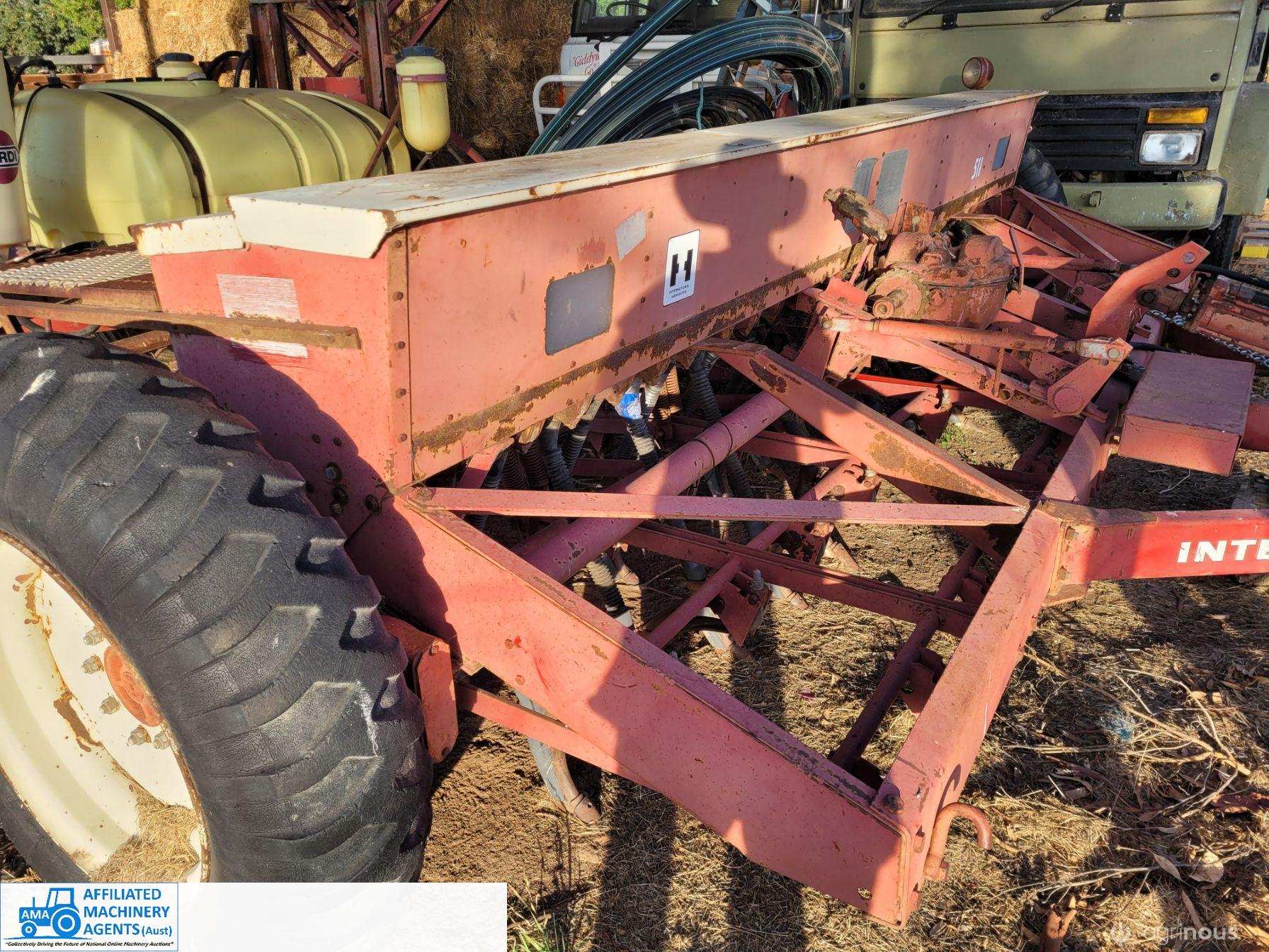 24 Run IH-511 Combine - photo 3