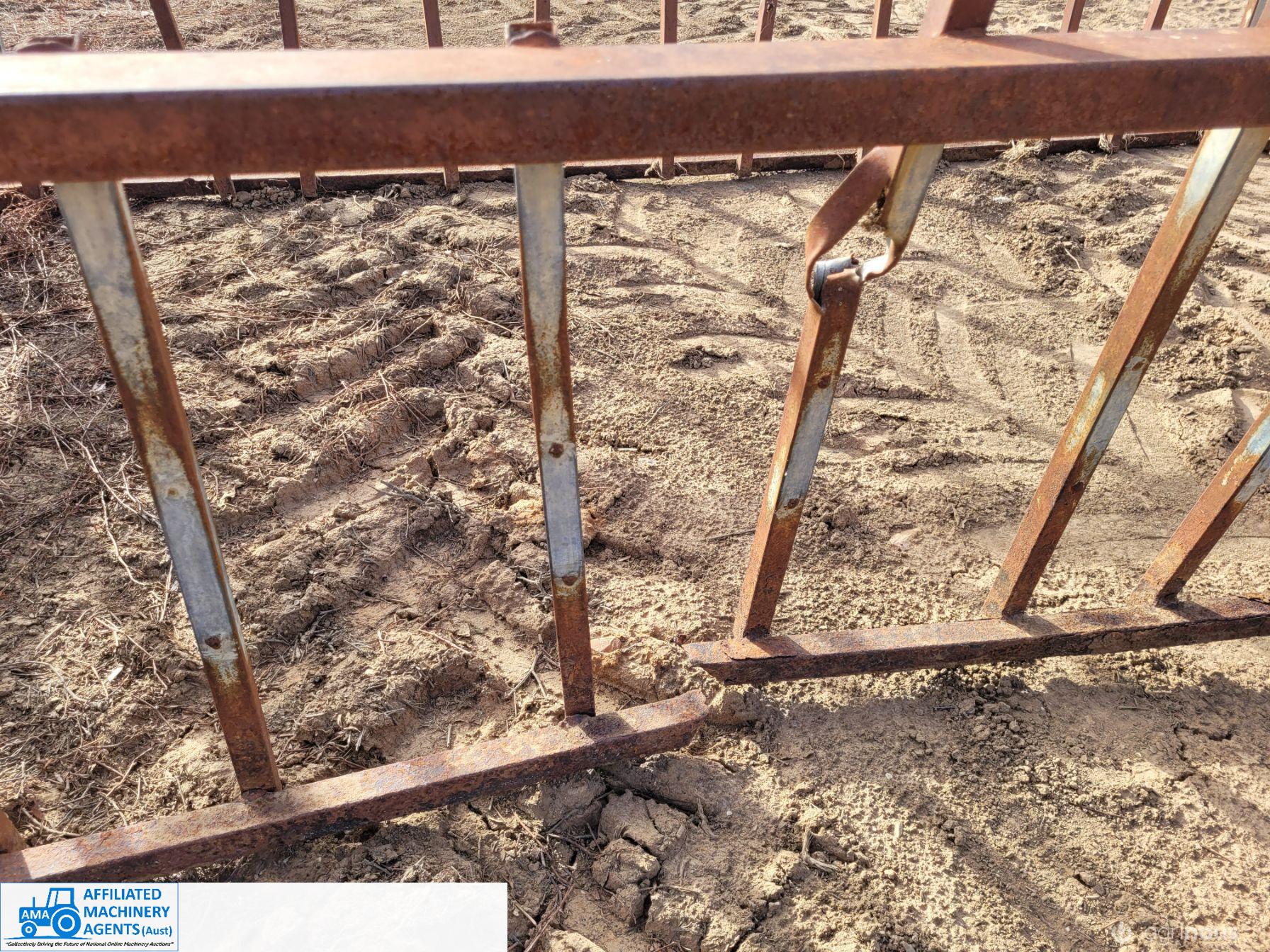 2x Square Calf Bale Feeders - photo 3
