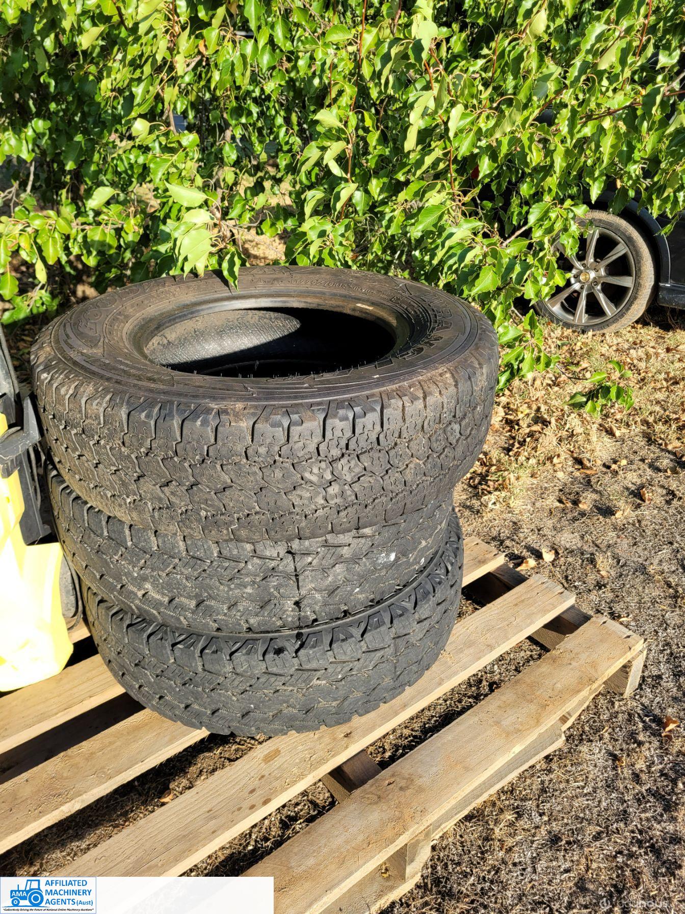 3x Tyres LT225/75R16 (Approx 40% Tread) - photo 2