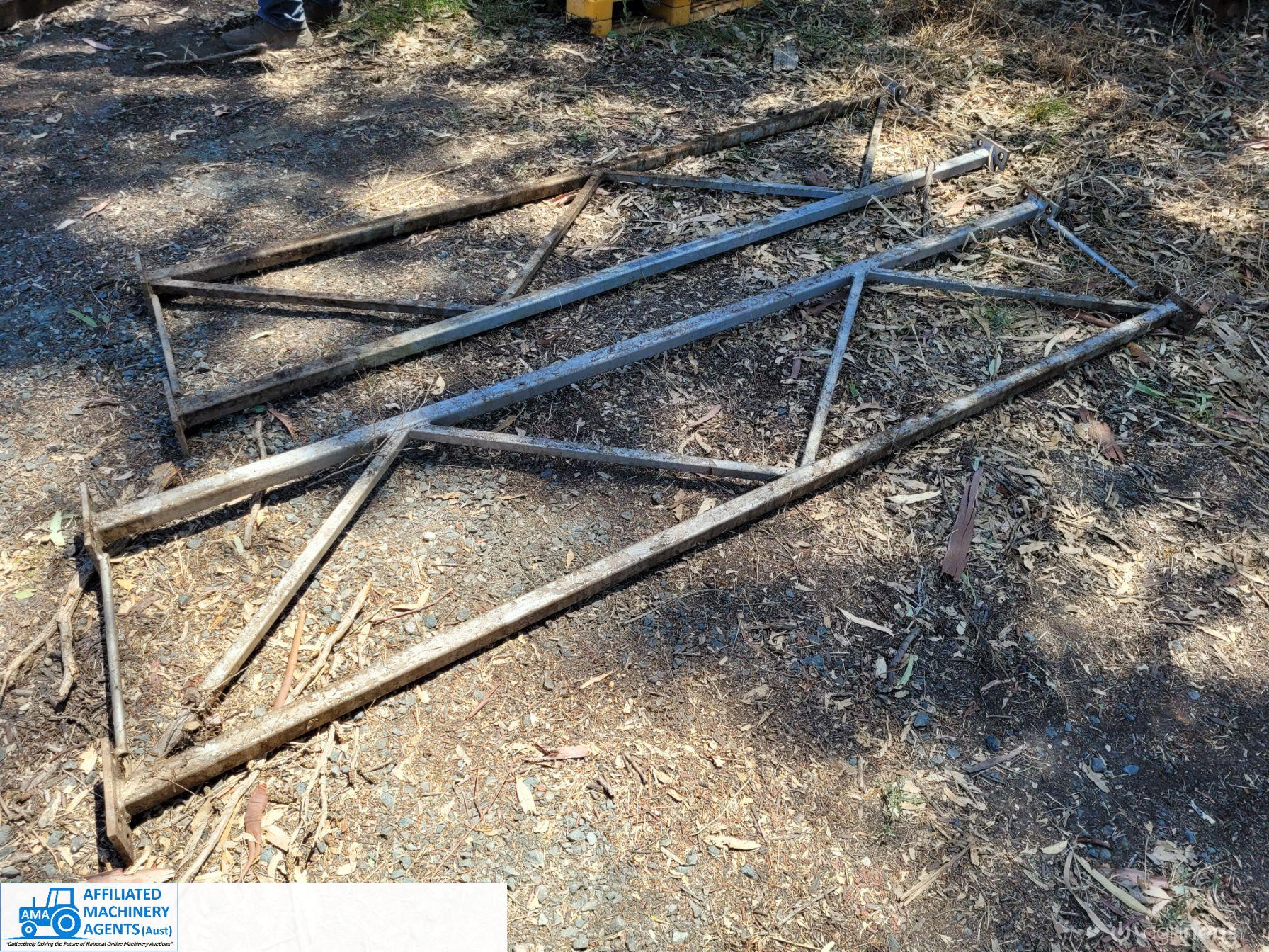 2x Steel Roof Trusses @ 2.5m Long - photo 3