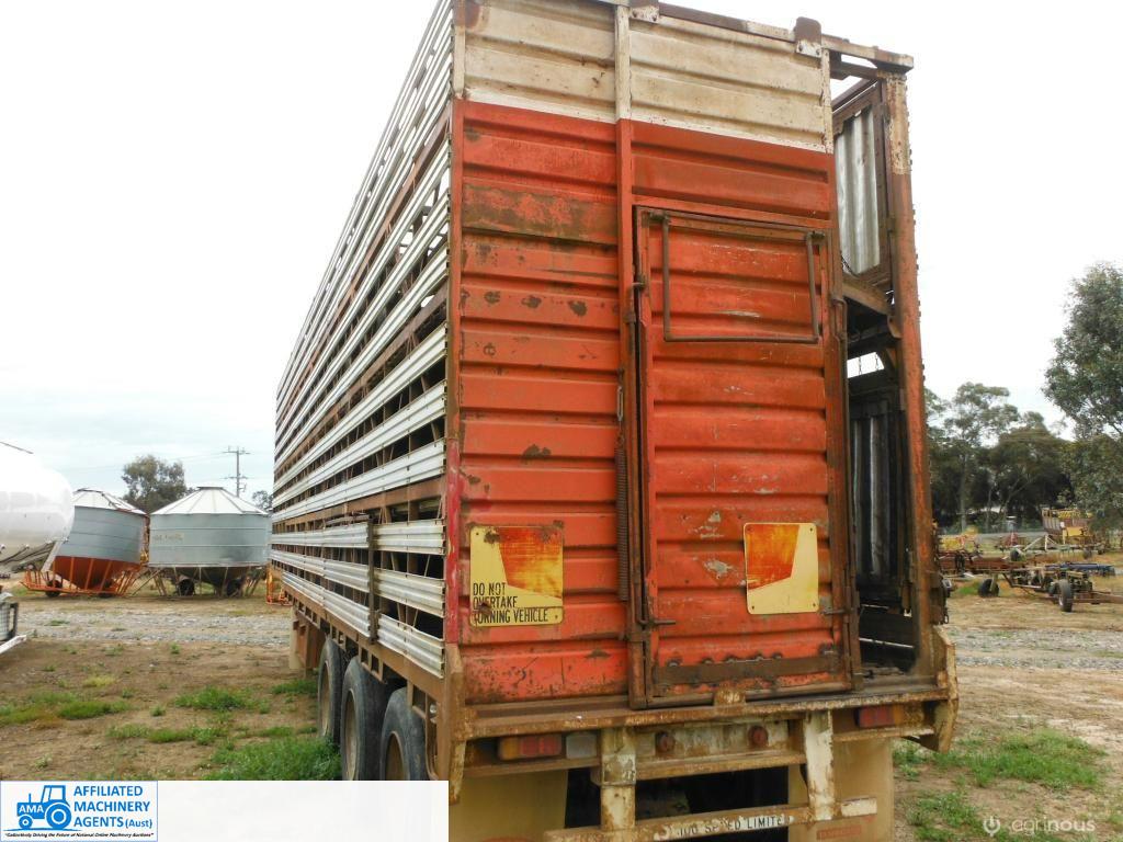 Byrne 4x2 Stock Crate Tri-axle Trailer - photo 3