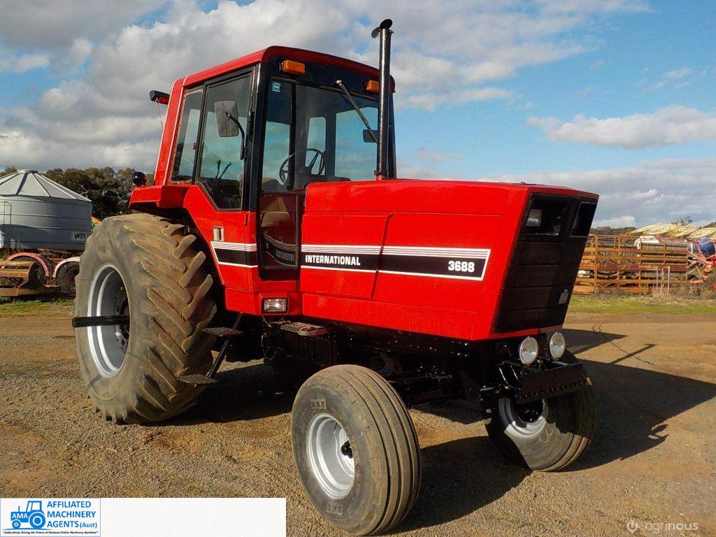 International 3688 Tractor - photo 9