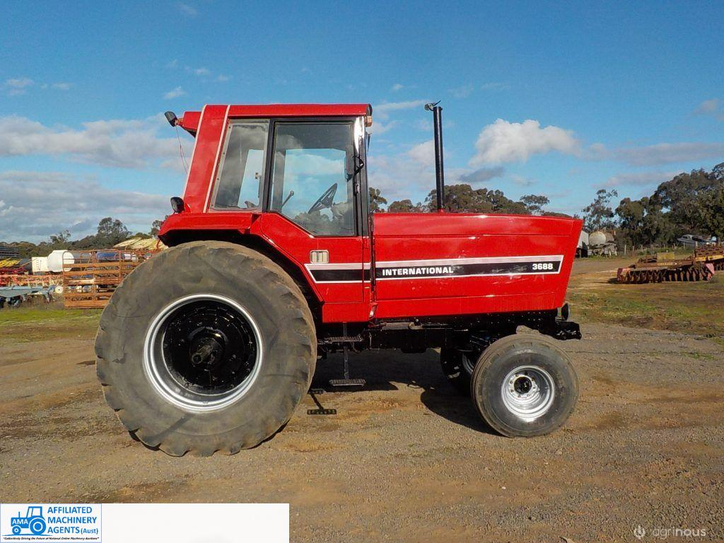 International 3688 Tractor - photo 10