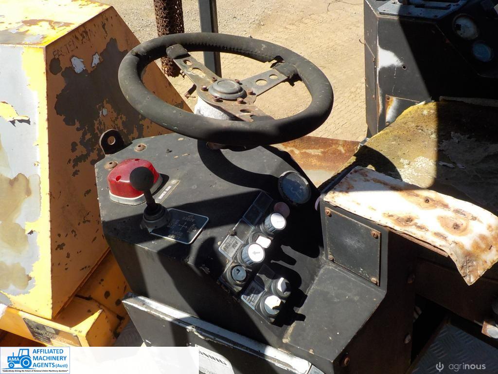 Perry (Ditch Witch) 4cyl Trenching Tractor - photo 9