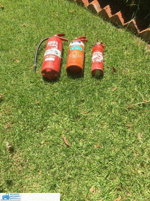 3 Fire extinguishers - photo 2