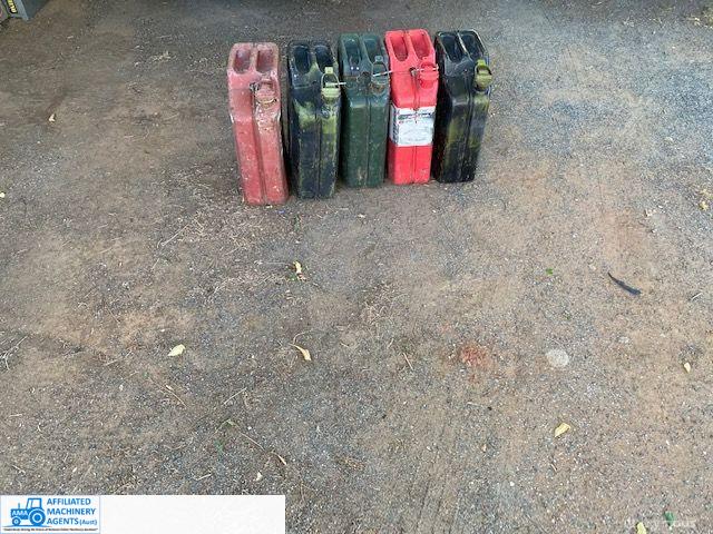 5 Jerrycans - No leaks