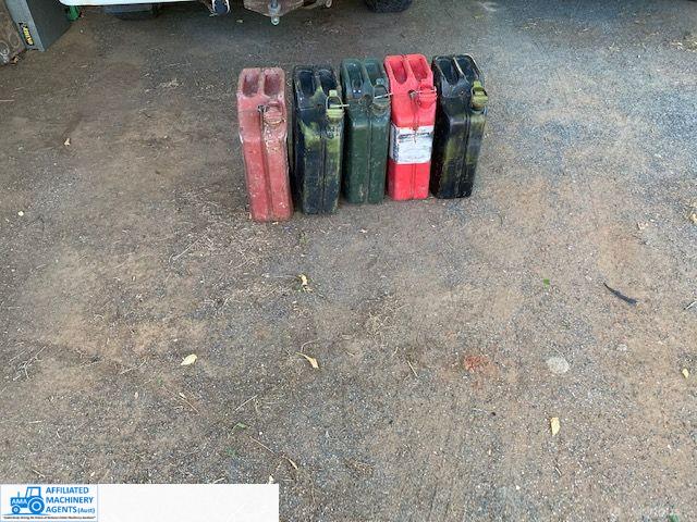 5 Jerrycans - No leaks - photo 2