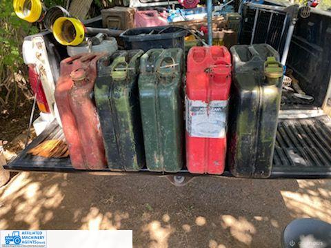 5 Jerrycans - No leaks - photo 4