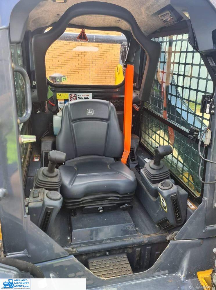 John Deere 317G tracked skid steer - photo 4