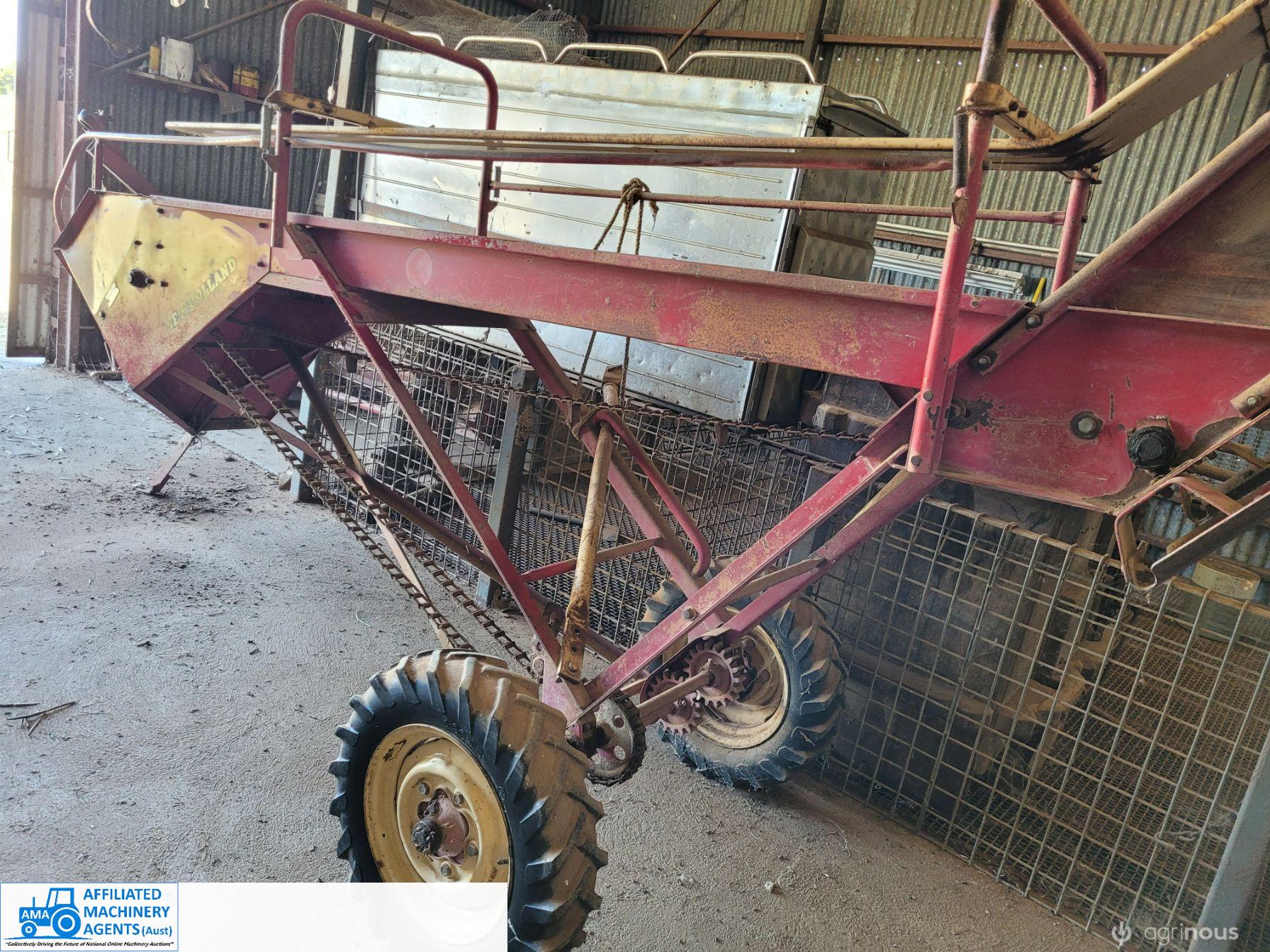 New Holland A-471 Bale Loader - photo 2