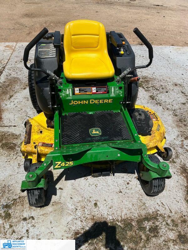 JD Z425 Zero Turn Front Deck Mower - photo 3