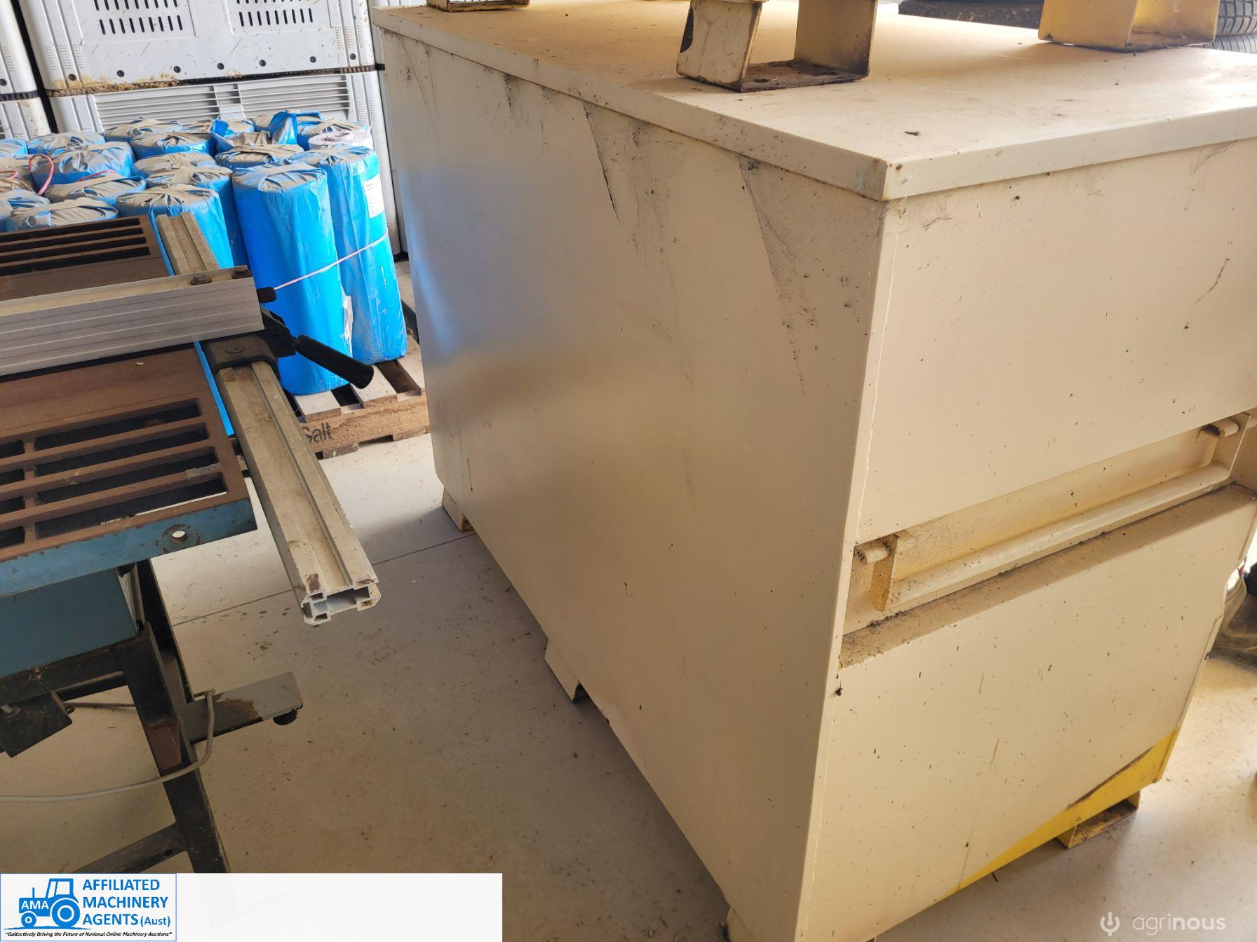 Boxo Lockable 'Site Safe' Tool Box 760W x 1520L X 1170H - photo 5
