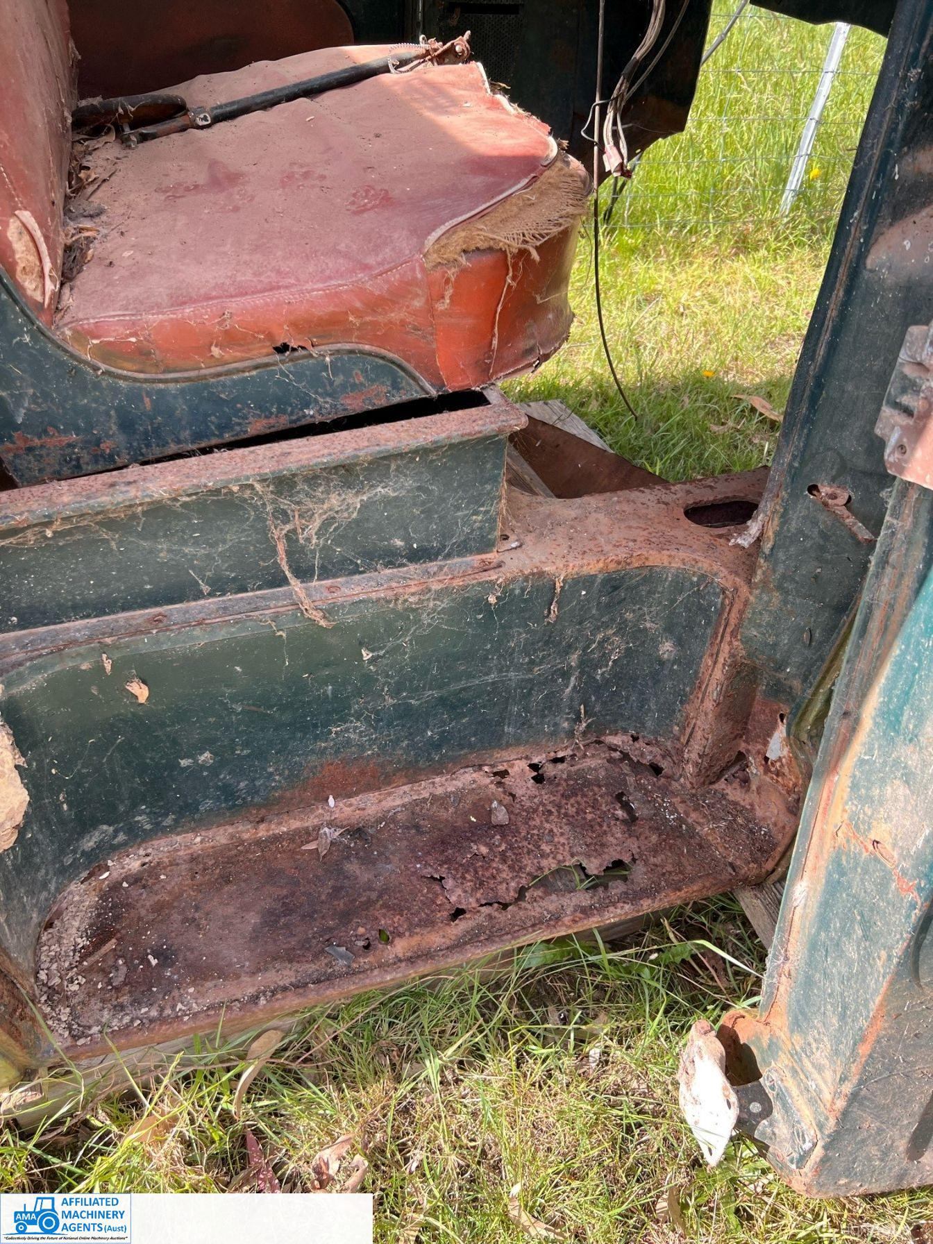 Morris Commercial Truck Cabin - photo 5