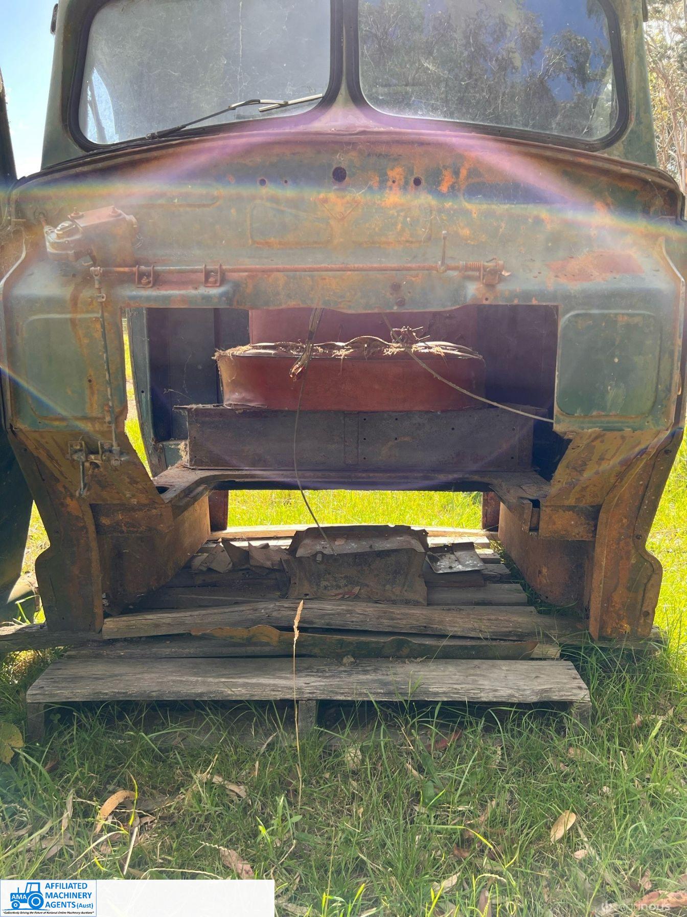 Morris Commercial Truck Cabin - photo 7