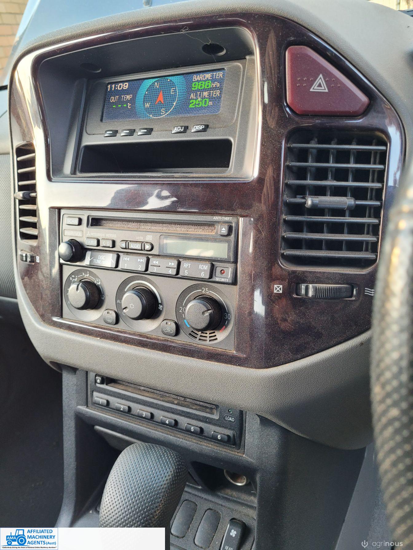 2002 Pajero Exceed V6 Wagon - photo 8
