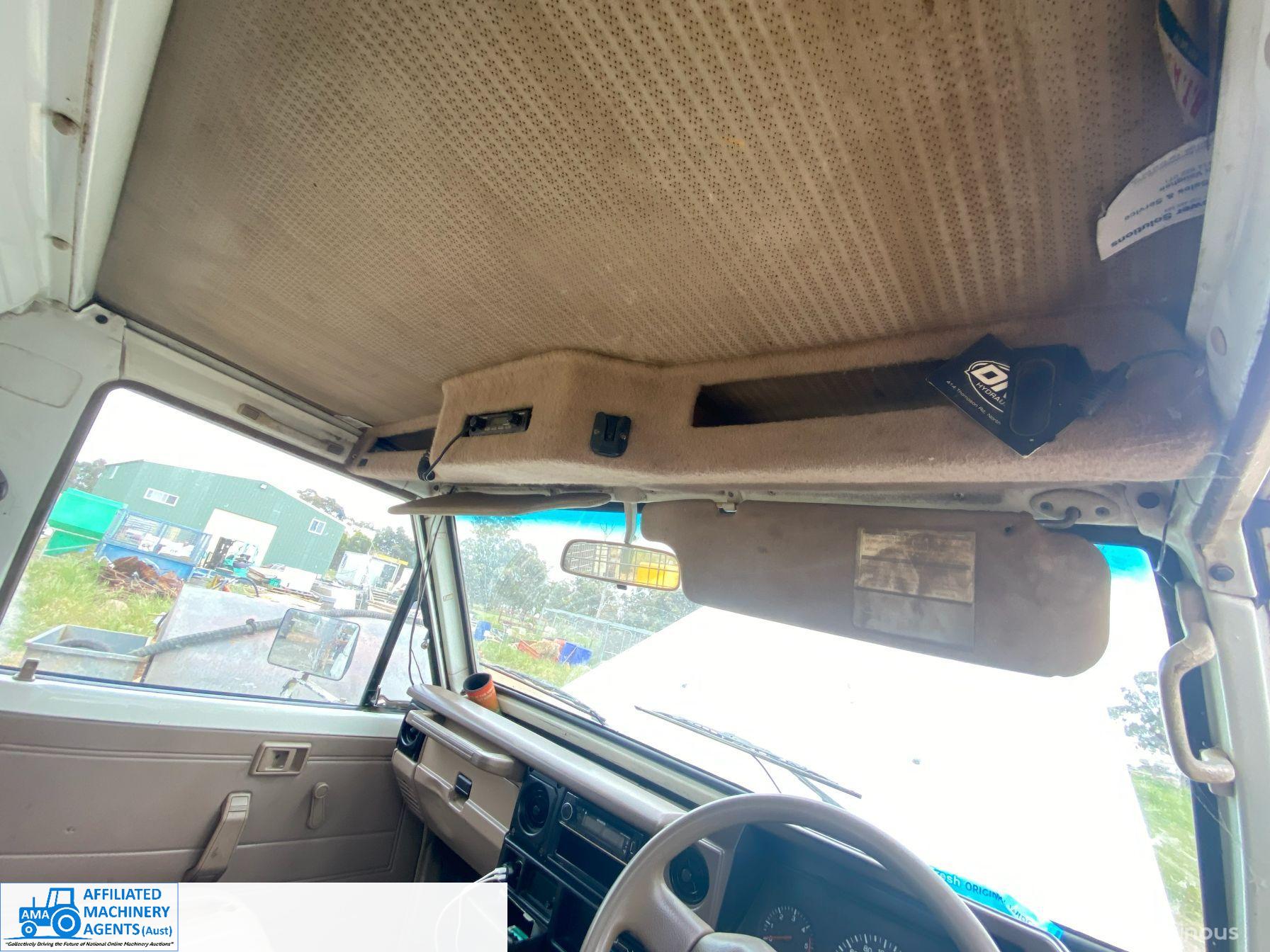 Toyota HZJ75 Landcruiser - photo 17