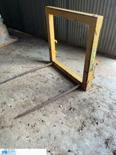 Chamberlain 3380 Front End Loader Tractor - photo 5