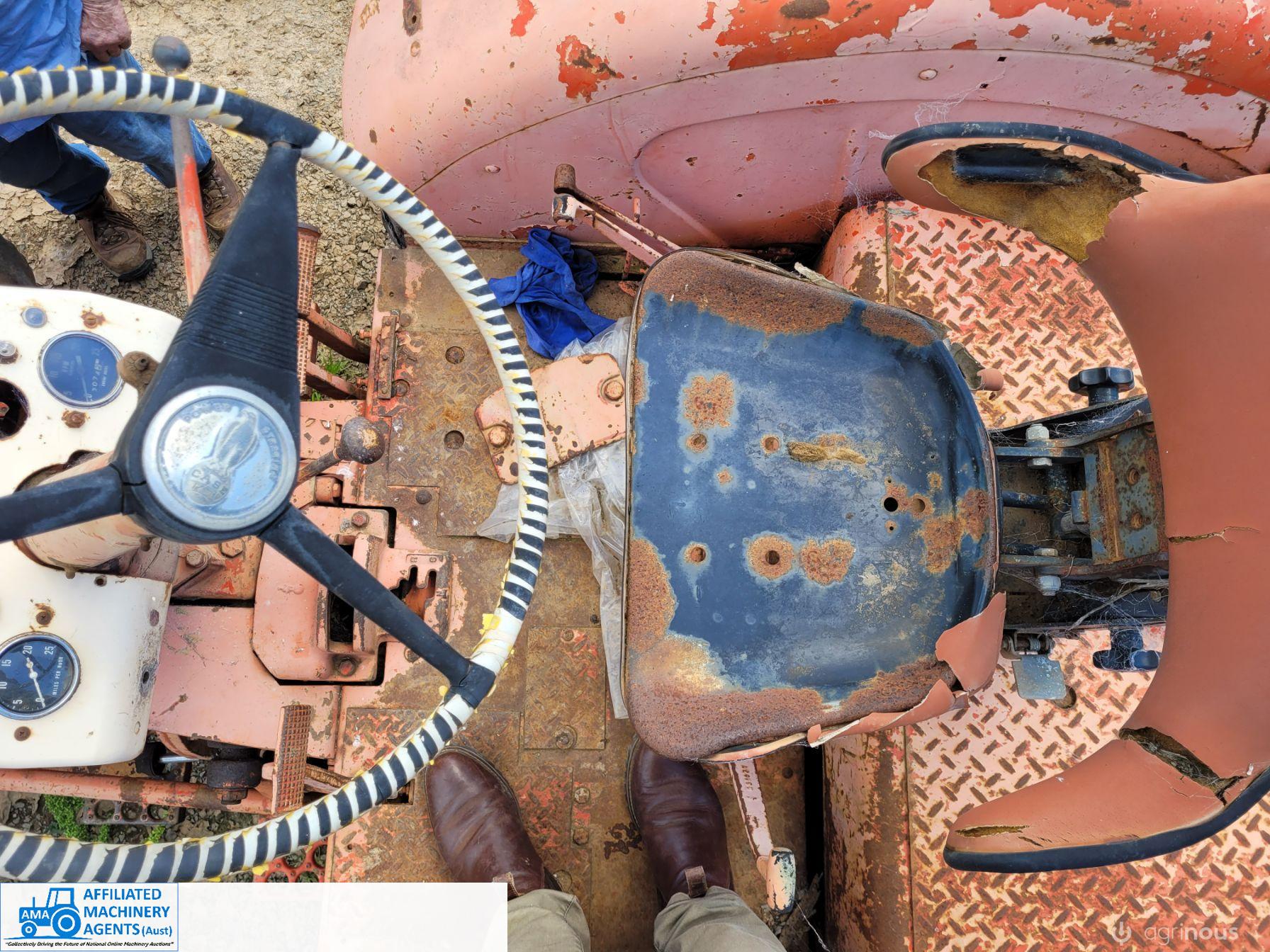 Case 930 Comfort King Tractor. - photo 14