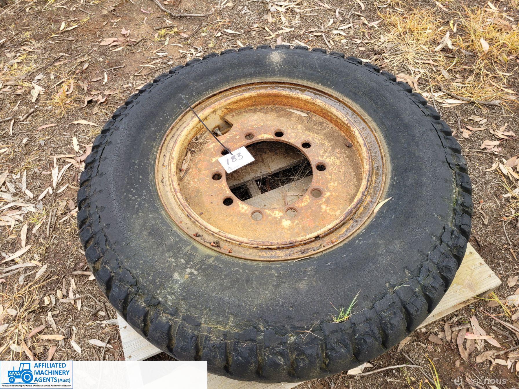 Rim & Tyre (10 stud) - photo 2
