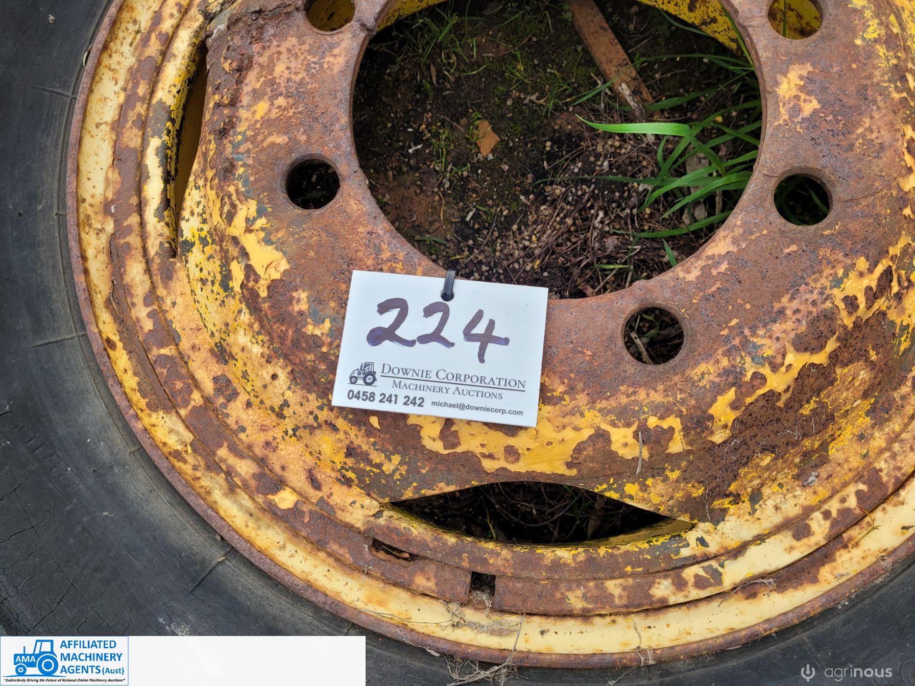 Truck Rim & Tyre - photo 3