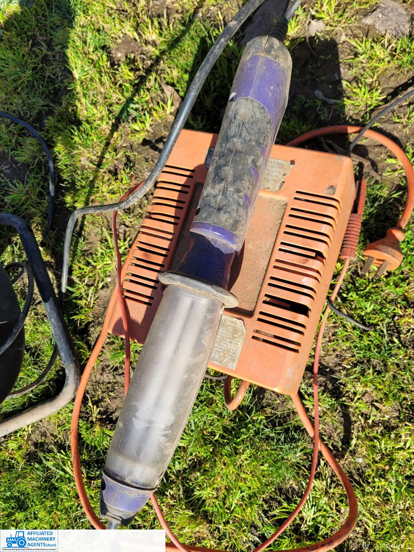 Workshop Trouble Light, Extension Cord & Battery Charger - photo 3