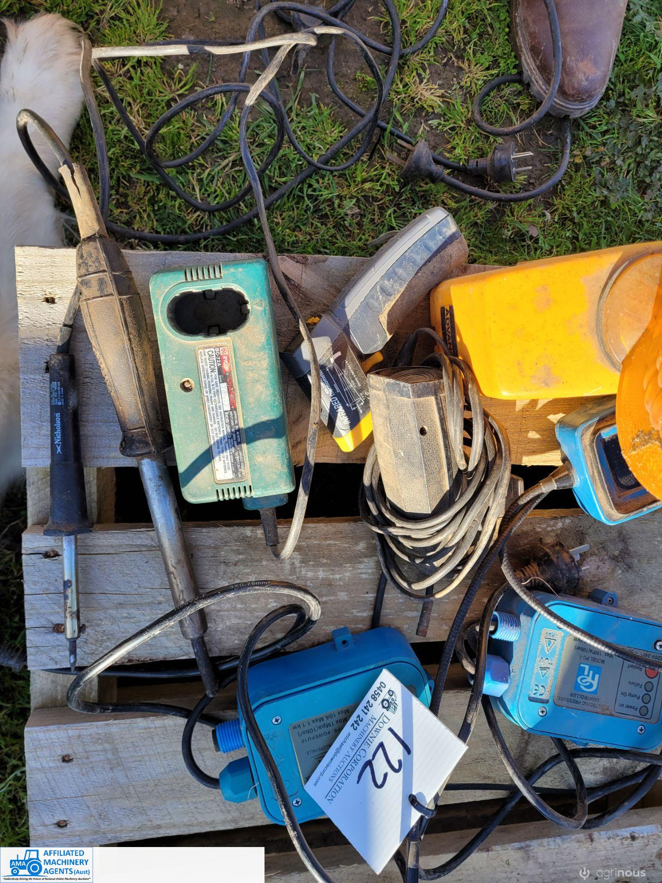Flashing Light, 2x Pressure Pump Controllers & Soldering Irons - photo 4