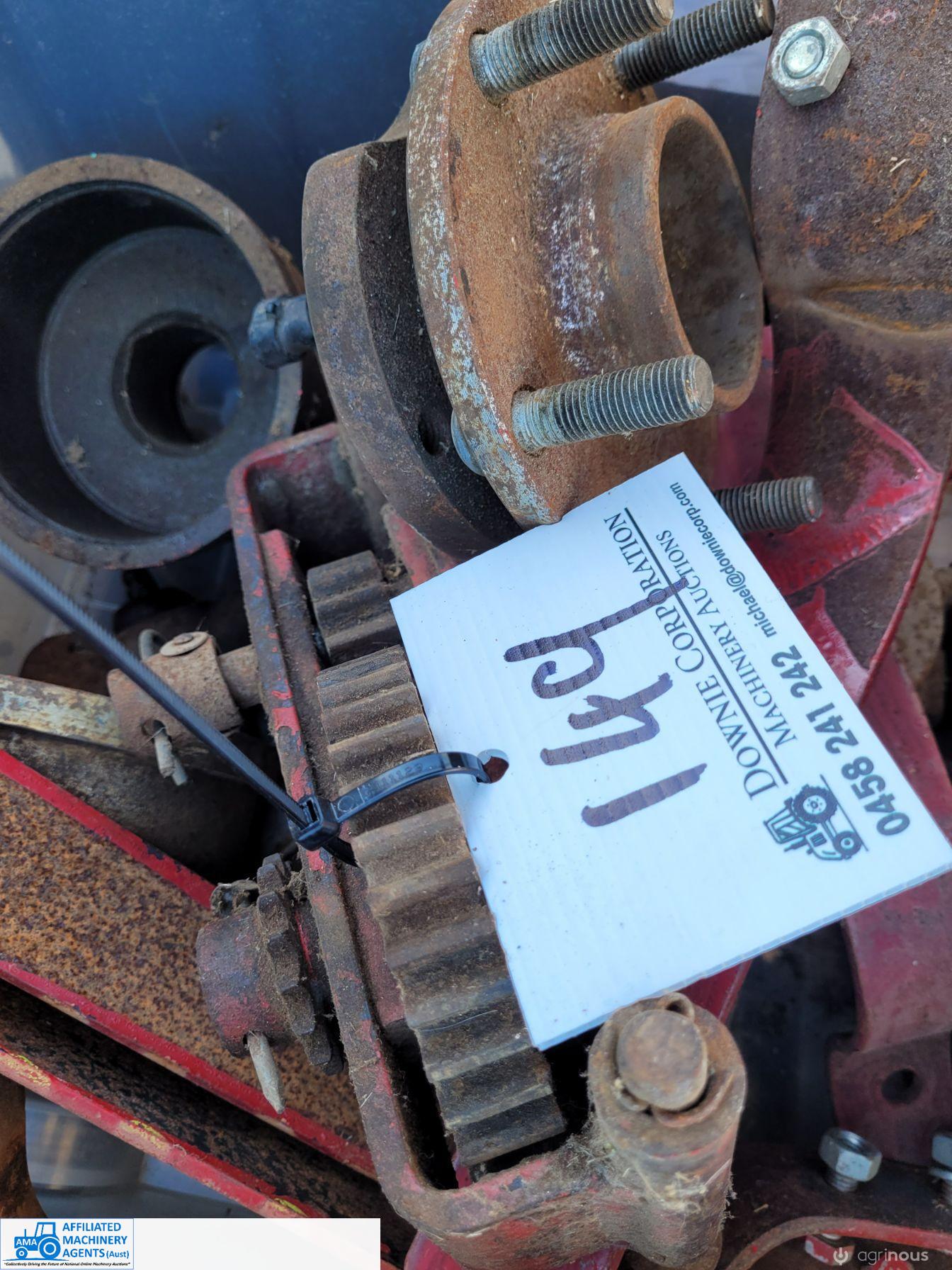 MF Combine Small Seeds Gear Attachment & Spares - photo 2