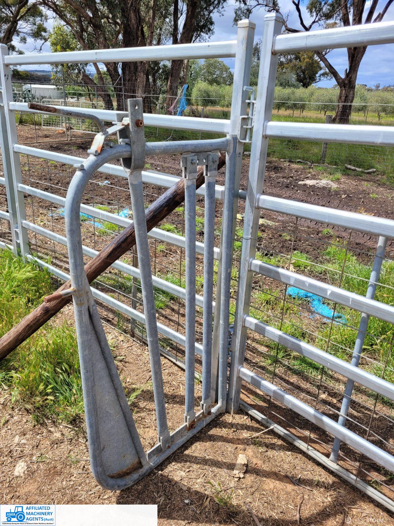Solid Galv. Cattle Head Bale - photo 2