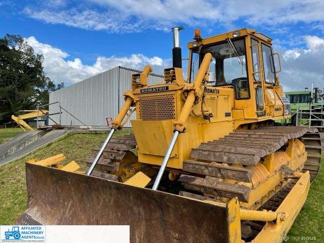 Komatsu DP53P Bull Dozer - photo 2