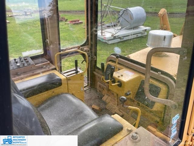 Komatsu DP53P Bull Dozer - photo 11