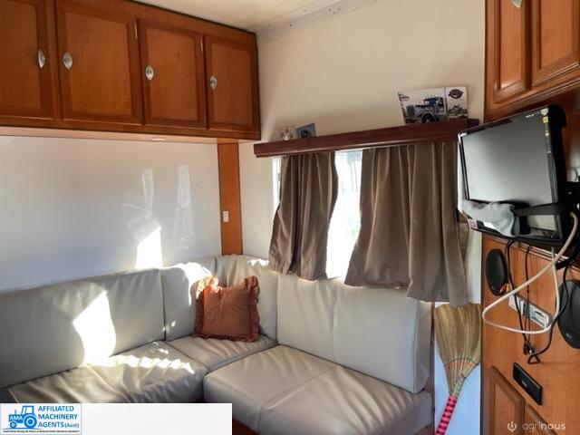 Motor Home - photo 3