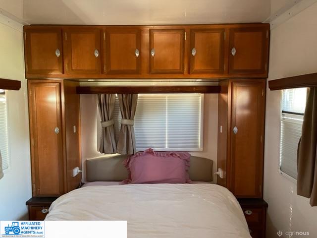 Motor Home - photo 2