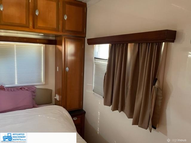 Motor Home - photo 12