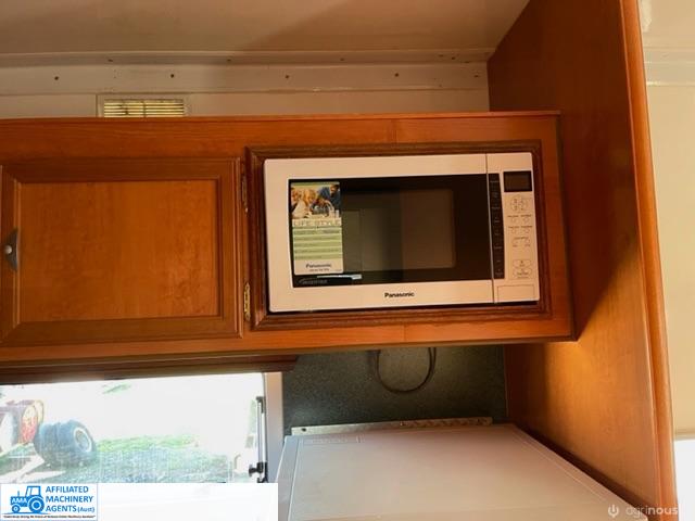 Motor Home - photo 8