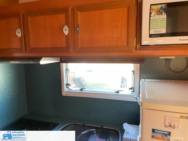 Motor Home - photo 7