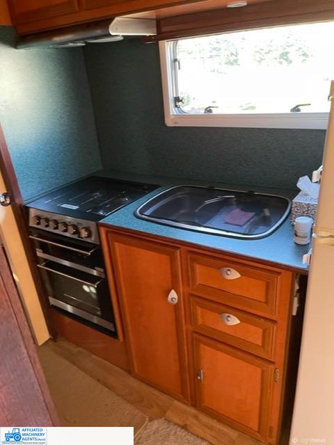 Motor Home - photo 6